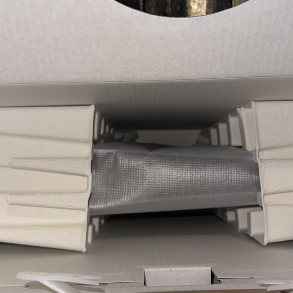 Brand new PlayStation 5 NEVER USED , (only opened to show proof) - Picture 4 of 4